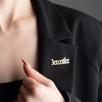 Venta directa de fábrica nombre solapa pines insignia al por mayor carta Metal artesanía bolsa traje decorar broche personalizado Metal pines con nombre