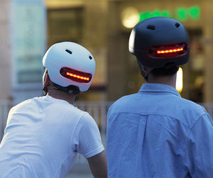 Superbsail EU Stock <span class=keywords><strong>bicicleta</strong></span> Smart Tail Light <span class=keywords><strong>casco</strong></span> de ciclismo para adultos y niños Material ABS MTB accesorios de motocicleta - Product Image 5