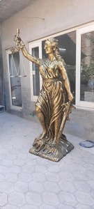 Estatua de la Dama Justicia de Fibra de Vidrio en Oferta, Escultura Clásica de Símbolo Legal para Oficina de Abogados, Sala de Juntas, Vestíbulo, Disponible a Precio de Exportación - Product Image 6