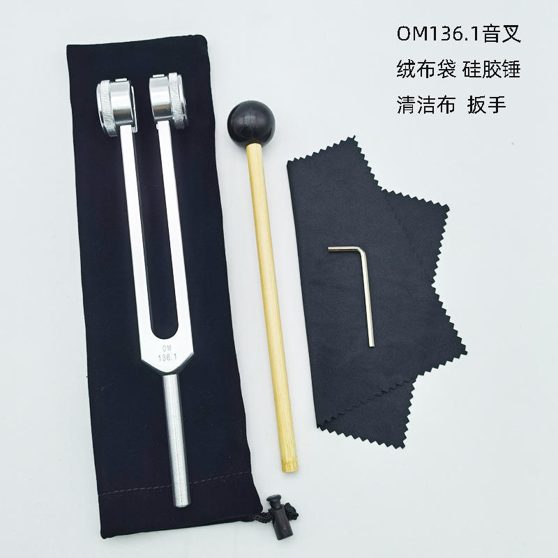 กระเป๋าสีดำ+ค้อนสีดำ