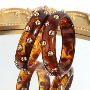 Bracelet tendance 2026, nouvelle arrivée, bracelet en <span class=keywords><strong>ambre</strong></span>, rivets dorés punk, rond, irrégulier, en résine, pour couples - Product Image 4