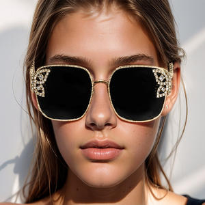Gafas de sol elegantes con diamantes de imitación y mariposas para mujer, protección UV400, montura metálica, estilo Instagram, gafas de sol a la moda. - Product Image 5