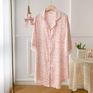 Pigiama Personalizzato <span class=keywords><strong>da</strong></span> Donna, <span class=keywords><strong>Camicia</strong></span> <span class=keywords><strong>da</strong></span> <span class=keywords><strong>Notte</strong></span> Primaverile ed Estiva, Elegante e Sexy in Raso Rosa, Cardigan <span class=keywords><strong>con</strong></span> Maniche a Tre Quarti, Sottile e Leggero - Product Image 1