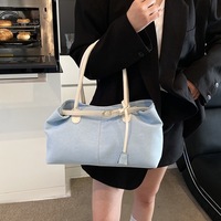 Sac à bandoulière en jean grande capacité pour femme, nouvelle collection 2025, tendance, avec fermeture éclair contrastante sous le bras et deux bretelles
