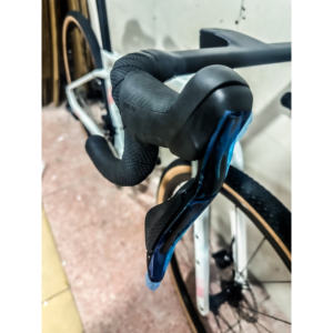 אופני כביש מבוגרים לבנים עם מסגרת סיבים פחמן 700c * 40c thru ציר הידראולי בלם דיסק חשמלי dermailleur - Product Image 4