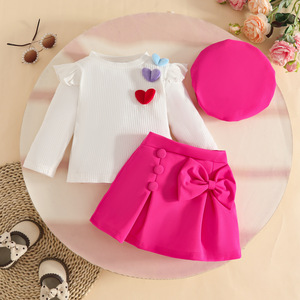 ชุดกลับบ้านสำหรับเด็กทารกหญิงปี 2026 ชุด 3 ชิ้น เสื้อแขนยาวลายหัวใจ + กระโปรงติดโบว์ + หมวก - Product Image 3