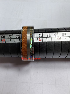 Gentdes Đồ Trang Sức Hot Bán Whiskey Thùng Gỗ Và Vỏ bào ngư Inlay Phẳng Tungsten Nhẫn Cưới - Product Image 3