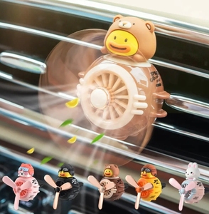 Diffuseur de parfum pour voiture Cartoon Bear Pilot Automotive Air Outlet Solid Fragrance Parfum Décoration Rafraîchisseurs d'air pour voiture - Product Image 2
