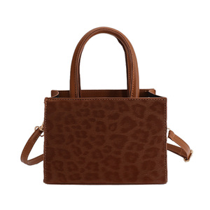 Borsa a Tracolla in PU Opaco con Stampa Leopardata, Nuova Borsa Chic Quadrata Media da Donna 2026, Borsa a Mano di Alta Gamma - Stile Urbano - Product Image 5