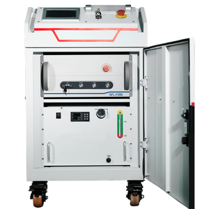 Machine de nettoyage laser à fibre pulsée de 300 watts à refroidissement par eau de précision pour l'élimination de la rouille sur les pièces automobiles en acier - Product Image 1