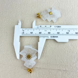 Cadeaux de Noël tendance : Pendentif en cristal de quartz naturel sculpté en forme de sapin avec breloque œil pour cadeau de fêtes - Product Image 2