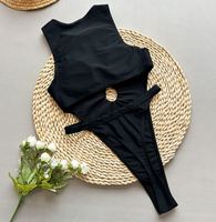 Nouveau stock en promotion : Maillot de bain une pièce noir sexy à col montant et découpes, coupe haute