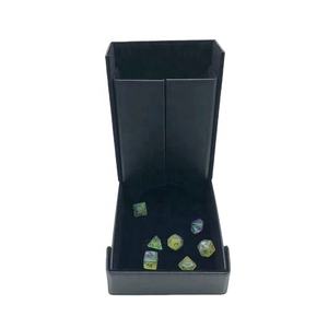 Juego de mesa plegable de cuero <span class=keywords><strong>Magic</strong></span> <span class=keywords><strong>Dungeons</strong></span> <span class=keywords><strong>and</strong></span> <span class=keywords><strong>Dragons</strong></span> Dice Tower DND Dice Vault - Product Image 1
