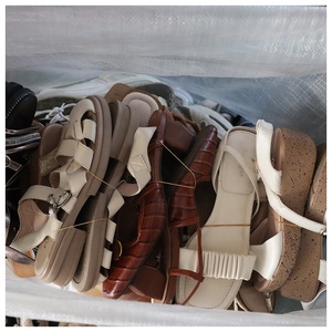GZ Stock Ukay Bales, Zapatos Usados de Marca, Sandalias de <span class=keywords><strong>Segunda</strong></span> <span class=keywords><strong>Mano</strong></span> para Mujer, Venta Caliente, Nueva Llegada, Sandalias de <span class=keywords><strong>Lujo</strong></span> Usadas para Mujer al por Mayor - Product Image 5