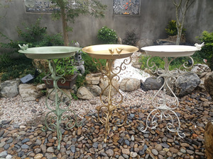 Grande sélection d'objets artisanaux en <span class=keywords><strong>métal</strong></span> de style américain, supports à <span class=keywords><strong>fleurs</strong></span> vintage d'<span class=keywords><strong>extérieur</strong></span> à un seul support, mangeoires à oiseaux, décorations pour villa/jardin - Product Image 4