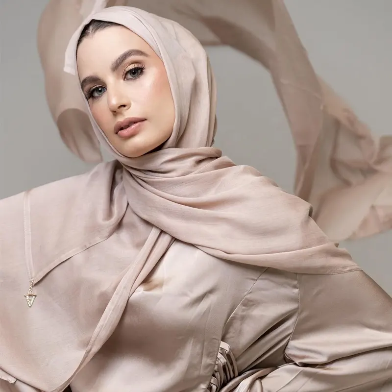Bán Buôn Bán Chạy Nhất Phụ Nữ Mềm Cotton Phương thức Hijab Chất Lượng Cao Rộng Cạnh Dệt Ánh Sáng Của Phụ Nữ Đồng Bằng Rayon Hijab