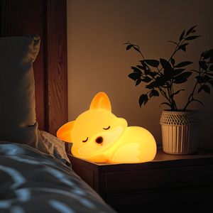 Petite lampe de chevet LED Little Fox, design de dessin animé créatif, lumière de nuit moderne avec charge USB pour l'ambiance de la chambre à coucher, pour le salon - Product Image 1