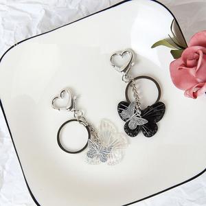 Llaveros de Resina de Mariposa al por Mayor, Colgantes Negros y Blancos para Parejas, Accesorio para Bolsos, Estuches de Auriculares, Llavero de Goma para un Estilo Moderno - Product Image 6