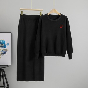 Ensemble 2 pièces en tricot de laine élégant et confortable pour femme : pull à col rond et manches longues, jupe longue moulante taille haute brodée et douce - Product Image 5