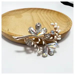 고급 숙녀 금속 브로치 꽃 모양 빛나는 다이아몬드 디자인 사용자 정의 도매 연회 파티 커프스 단추 핀 버클 코사지