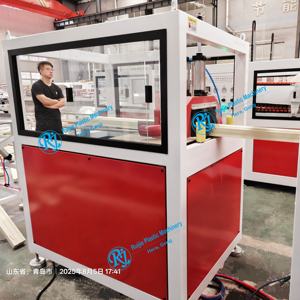 Ligne de production de machines d'extrusion de profilés en <span class=keywords><strong>polystyrène</strong></span> à double vis pour cadre de porte creux en WPC et architrave en PVC - Product Image 5