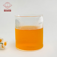 Tasses en verre à whisky en cristal gravé en verre à rayures verticales japonaises de style simple vente en gros