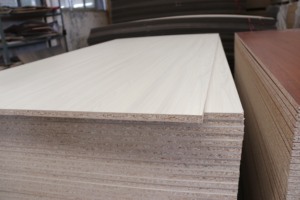 Contreplaqué stratifié mélaminé / <span class=keywords><strong>panneau</strong></span> <span class=keywords><strong>de</strong></span> <span class=keywords><strong>particules</strong></span> / MDF pour meubles ou décoration E0 E1 E2 - Product Image 5