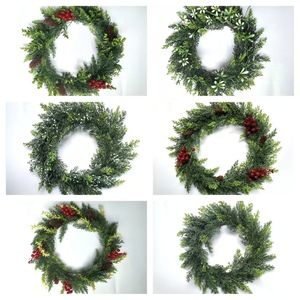 Guirnalda Decorativa Navideña en Oferta, Guirnalda Circular con Frutos Rojos y Piñas, Guirnalda Artificial de Espuma y Ciprés PE - Product Image 2