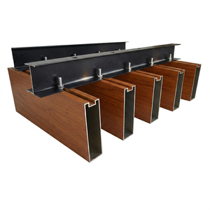 Diseño de techo y pared con revestimiento de aluminio cuadrado y decoración metálica - Product Image 1