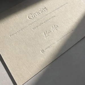 Cartes en carton <span class=keywords><strong>de</strong></span> coton personnalisées <span class=keywords><strong>de</strong></span> haute qualité avec gaufrage et impression couleur pour mariages, événements, cartes <span class=keywords><strong>de</strong></span> <span class=keywords><strong>remerciement</strong></span> - Product Image 1