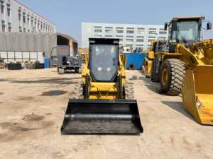 รถตักล้อยาง CAT 226B มือสอง สภาพดีเยี่ยม ขนาดกะทัดรัด พร้อมบุ้งกี๋มาตรฐาน สำหรับงานก่อสร้างและจัดสวน - Product Image 5