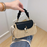 Sac bandoulière tressé en paille pour femme avec poignée rembourrée en cuir PU, sac à main de plage tendance pour l'été, idéal pour le quotidien et les soirées, sac à bandoulière de créateur
