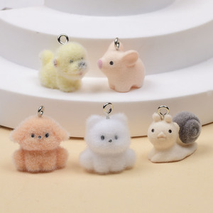 ペット用ぬいぐるみ樹脂製漫画犬シリーズスマホケースバッグチャームDIY吊り下げ装飾アクセサリー小型おもちゃペンダント - Product Image 1