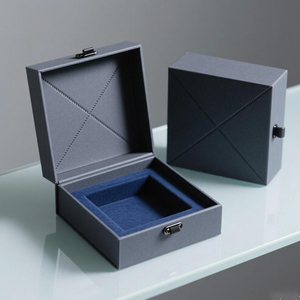 Scatole Regalo Rigide Personalizzate con Logo, Chiusura Magnetica, Goffratura, Laminazione UV, Imballaggio Ecologico in Carta con Inserto - Product Image 3