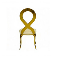 Chaises modernes empilables en cuir PU blanc avec pieds chromés et coussin doré pour table à manger, idéales pour la maison, l'hôtel, les événements et les réceptions