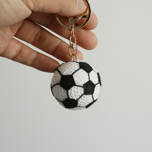 Tessitura <span class=keywords><strong>a</strong></span> <span class=keywords><strong>maglia</strong></span> filato di Amigurumis fatti <span class=keywords><strong>a</strong></span> mano all'uncinetto articoli <span class=keywords><strong>a</strong></span> <span class=keywords><strong>maglia</strong></span> pallone da calcio calcio <span class=keywords><strong>portachiavi</strong></span> uncinetto per bambola calcio - Product Image 6