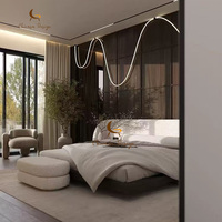 Meubles de chambre à coucher de luxe de conception moderne italienne, lit double en tissu haut de gamme, grande tête de lit, lit king size