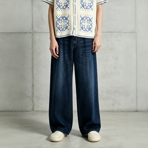 Pantalones Vaqueros Clásicos de Pierna Ancha con Cintura Alta, Lavado Índigo Oscuro y Detalles Desgastados, con Bolsillos Laterales Profundos para un Estilo Casual Diario - Product Image 1