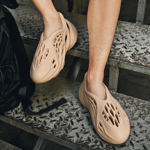 Chaussures d'eau unisexes, bottes beiges à enfiler, sandales décontractées de plage pour adultes - Product Image 2