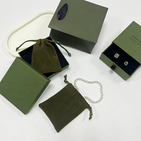 Boîte cadeau en velours personnalisée, taille, couleur et logo au choix, petite, portable, moderne, carrée, avec fermeture à cordon, pour boucles d'oreilles, colliers, emballage de bijoux