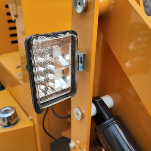 รถตักล้อยางดีเซลขนาดเล็ก 650 กก. ขับเคลื่อน 4 ล้อ สำหรับทุกพื้นที่ มาตรฐานยูโร 5 ได้รับการรับรองมาตรฐาน CE จัดส่งรวดเร็ว ผลิตในจีน พร้อมบริการจัดส่งฟรี - Product Image 4