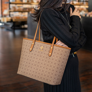 Bolsa Cosmética Semi-redonda de PU com Zíper, Necessaire de Viagem para Cuidados com a Pele, Bolsa de Mão Grande Capacidade, Simplicidade Urbana, Primavera 2025 - Product Image 3