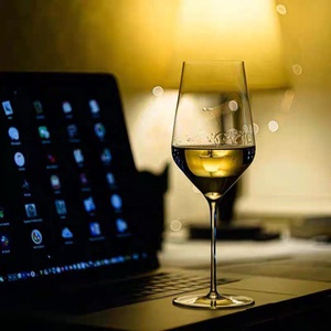 <span class=keywords><strong>Verre</strong></span> à vin de requin en borosilicate soufflé à la main avec porte-<span class=keywords><strong>verre</strong></span> à vin suspendu - Product Image 4