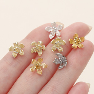 Colgante de Flor de Cobre Chapado en Oro de 18k para Fabricación de Joyas DIY Primavera 2025 - Product Image 3