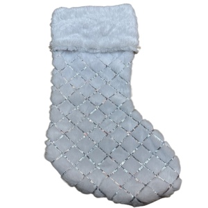 Chaussettes de Noël de luxe en gros à motif quadrillé blanc avec paillettes dorées pour décoration de cheminée suspendue - Product Image 4
