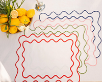 Set de table en coton brodé moderne personnalisé avec bord festonné coloré pour la décoration de table lors de dîners et mariages