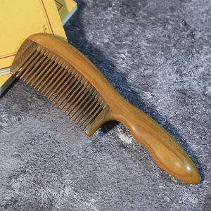 Peine de madera de sándalo de 20 cm con dientes finos hecho a mano para masaje de cabello largo para mujeres - Product Image 1