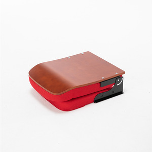 Pizarra Plegable Hiroyuki para Silla de Auditorio, Superficie de Madera Roja con Soporte Metálico - Product Image 1