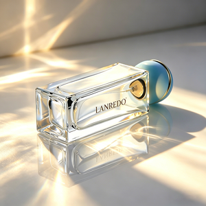 LANREDO Nouvelle Arrivée Flacon de <span class=keywords><strong>Parfum</strong></span> Vide Transparent Carré en Verre de 70 ml avec Pompe Vaporisateur Facile à Sertir de <span class=keywords><strong>3</strong></span> cm et Boîte en Papier - Product Image 3
