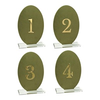 Numéros de table de mariage ovales en velours vert avec chiffres dorés miroir et base en acrylique transparent pour la décoration de table de réception de mariage